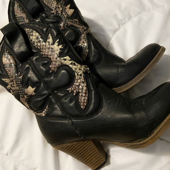 ‼️SOLD‼️ Journeys Cowboy Boots - Picture 2 of 6